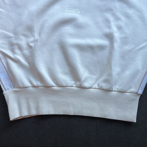GUESS Cream Beige Crew Neck Cropped Sweater (Size L) - Picture 5 of 8